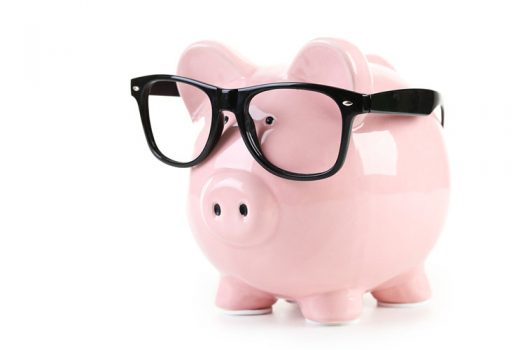 piggy-bank-spectacles-525x350